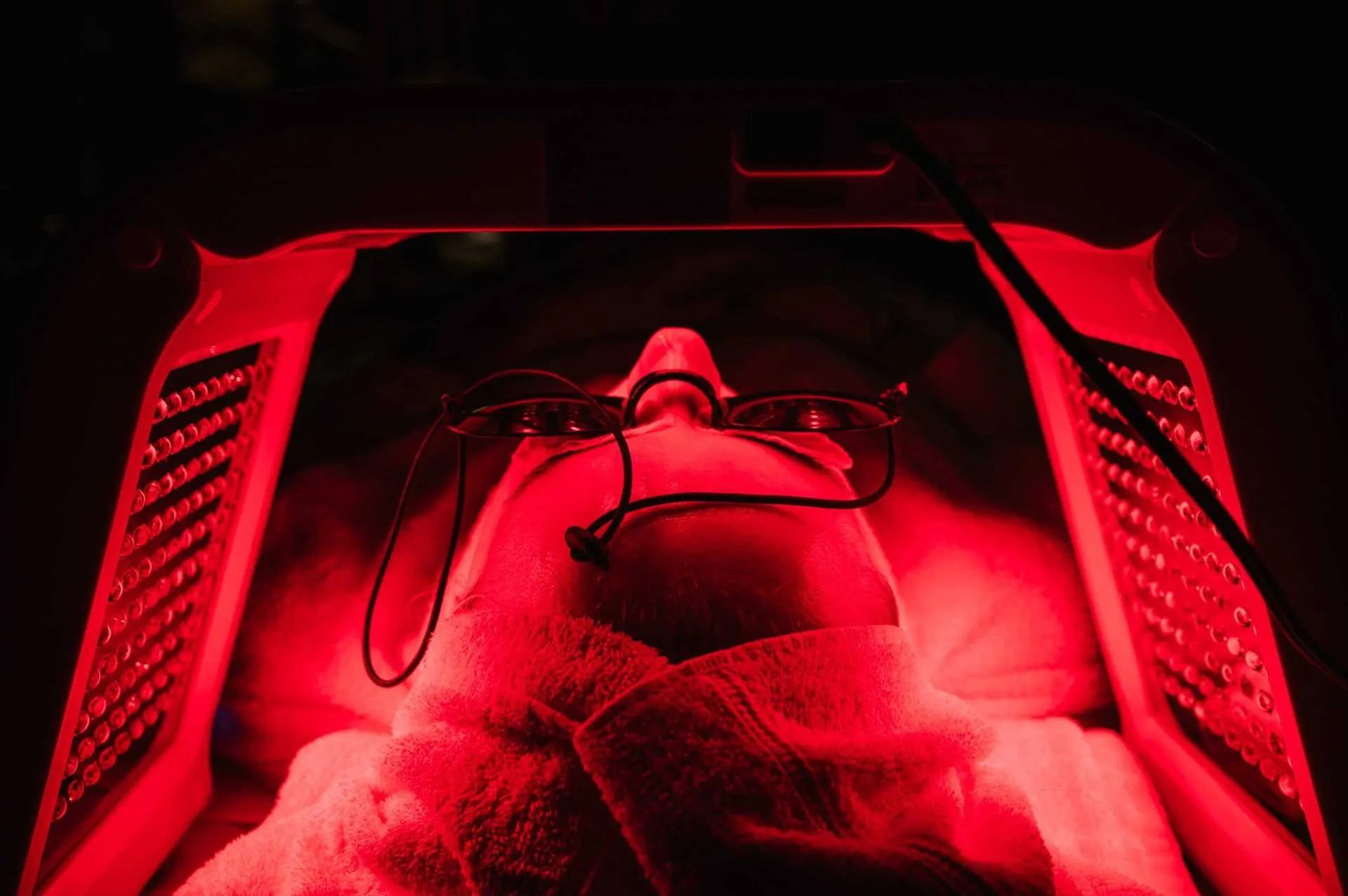 Clinical red light therapy treatment